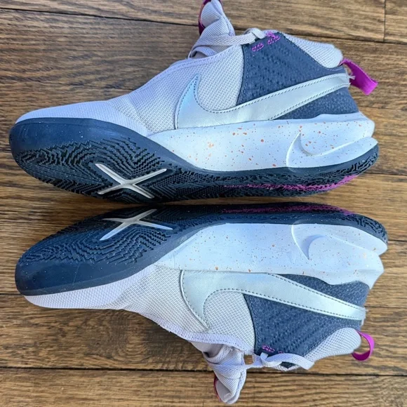 Nike Team Hustle D10 SE Purple Silver Shoes Kids Size 6Y - Picture 6 of 8